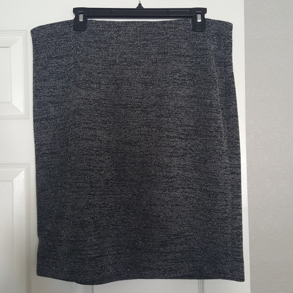 Black/white/grey Elements skirt (XL)